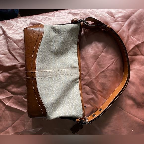 EUC COACH SHOULDER BAG - Picture 2 of 8